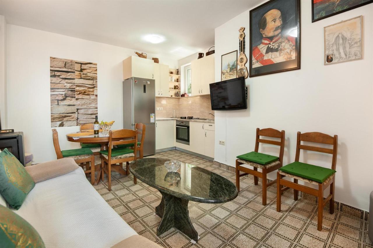 Apartments Antonija Omiš Екстериор снимка