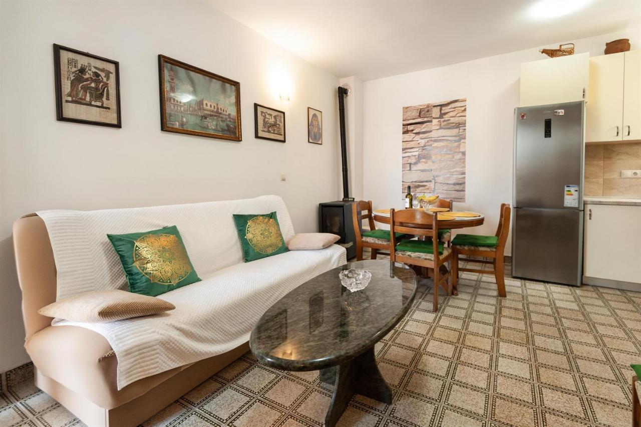 Apartments Antonija Omiš Екстериор снимка