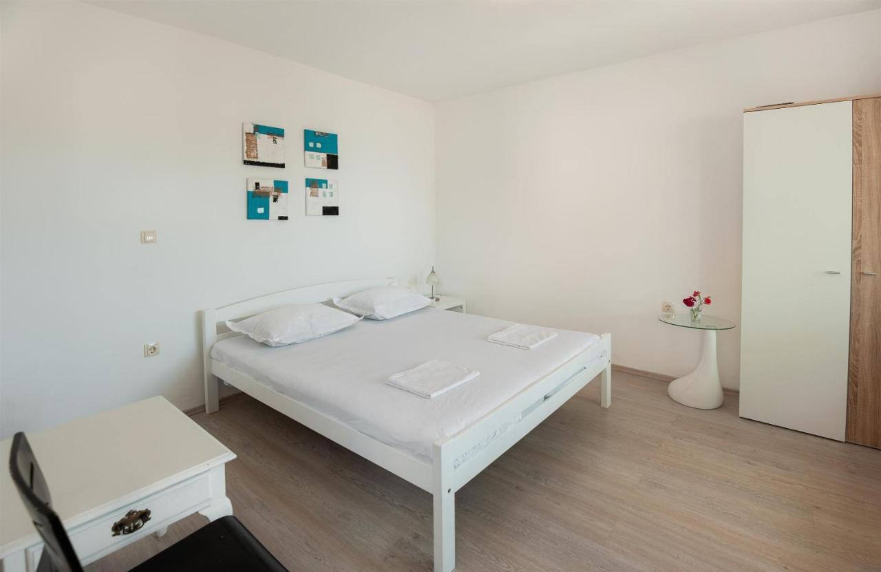 Apartments Antonija Omiš Екстериор снимка