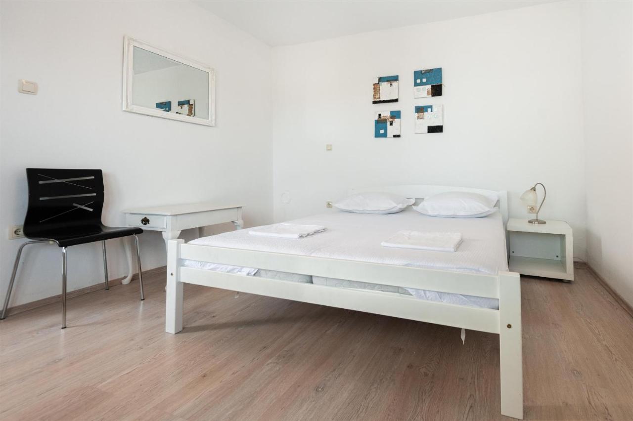 Apartments Antonija Omiš Екстериор снимка